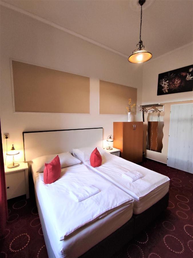 Sherwood Hotel Vojkovice Nad Ohri Bagian luar foto